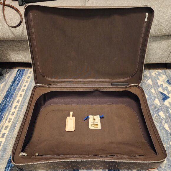 Louis Vuitton - Picture 8 of 12